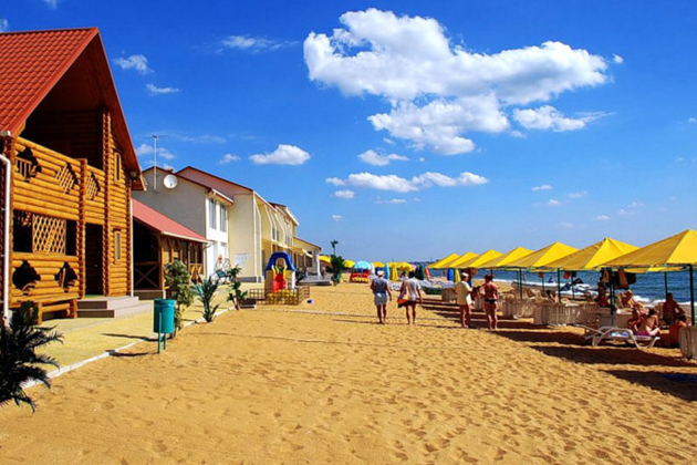 Золотой пляж курорта Береговое