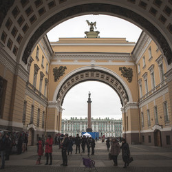 Санкт-Петербург арка около Эрмитажа
